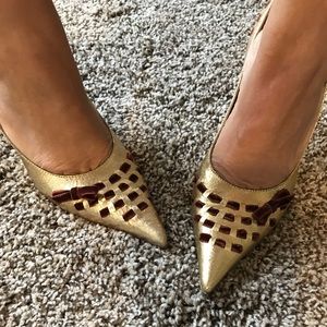 Classic with Flair Cracked Leather Pump!